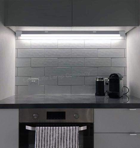 Slim 20W LED batten light 1200mm daylight white for utility room